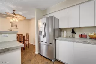 Photo #4: 2408989 Listing 