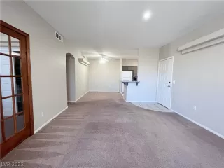 Photo #4: 2408994 Listing 