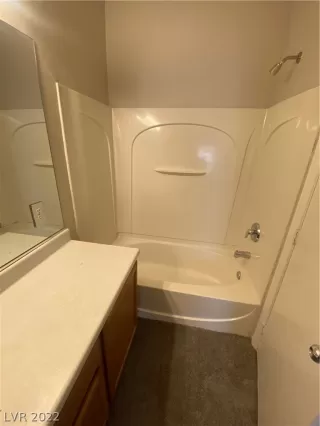 Photo #4: 2409032 Listing 