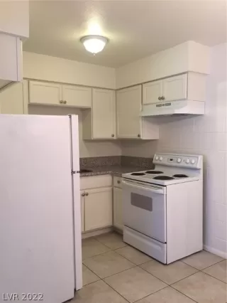 Photo #2: 2409045 Listing