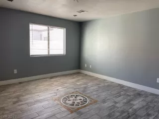 Photo #3: 2409056 Listing