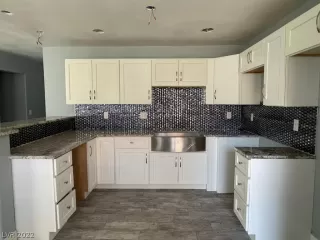 Photo #4: 2409056 Listing