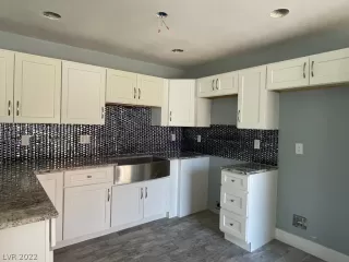 Photo #5: 2409056 Listing