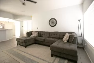 Photo #3: 2409105 Listing