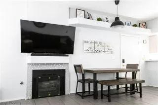 Photo #4: 2409105 Listing