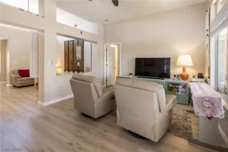 Photo #6: 2409143 Listing 