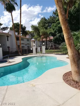 Photo #3: 2409161 Listing 