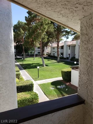 Photo #5: 2409161 Listing 