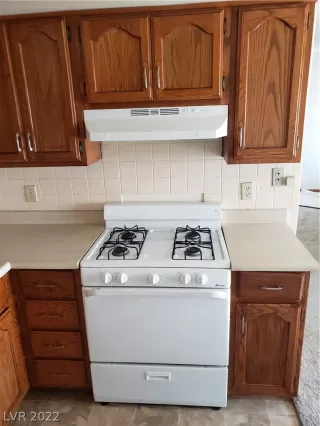 Photo #6: 2409161 Listing 