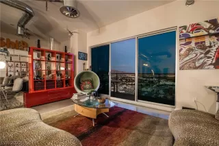 Photo #3: 2409253 Listing