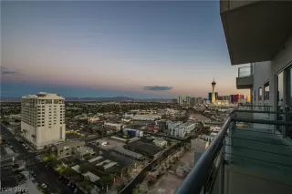 Photo #5: 2409253 Listing