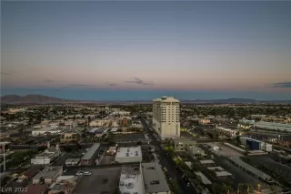 Photo #6: 2409253 Listing