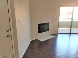 Photo #2: 2409266 Listing 