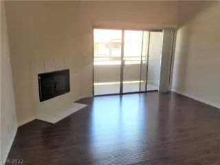 Photo #3: 2409266 Listing 