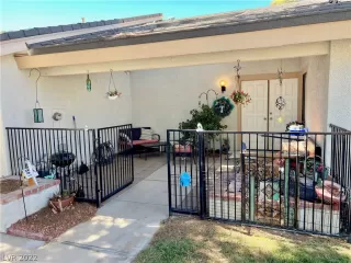 Photo #3: 2409279 Listing