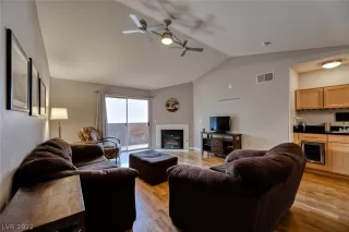 Photo #4: 2409300 Listing 