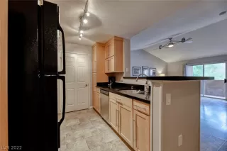 Photo #6: 2409300 Listing 