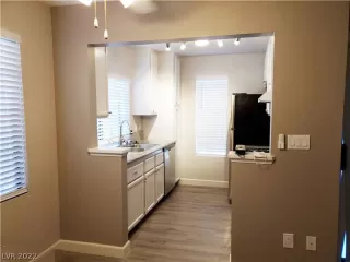 Photo #3: 2409316 Listing