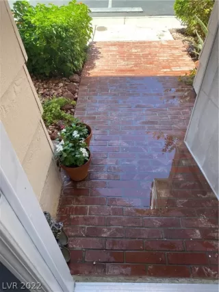 Photo #2: 2409327 Listing