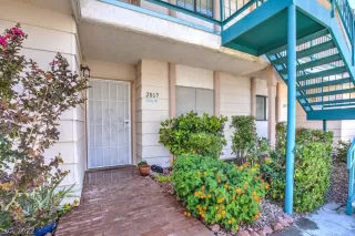 Photo #4: 2409327 Listing