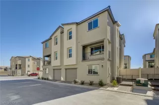 Photo #1: 2409345 Listing