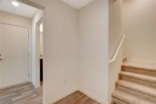 Photo #3: 2409345 Listing