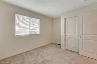 Photo #5: 2409345 Listing