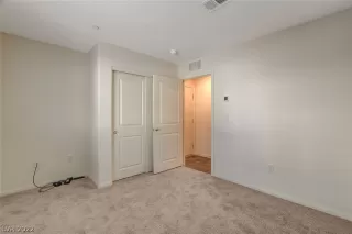 Photo #6: 2409345 Listing