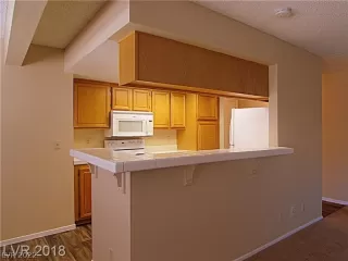 Photo #3: 2409351 Listing