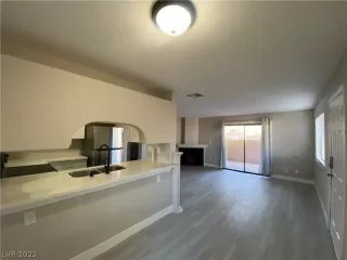 Photo #3: 2409363 Listing 