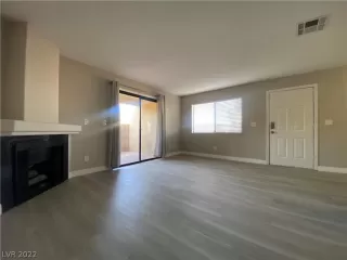 Photo #4: 2409363 Listing 