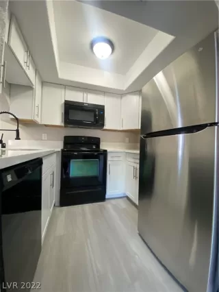 Photo #5: 2409363 Listing 