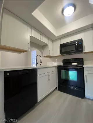 Photo #6: 2409363 Listing 