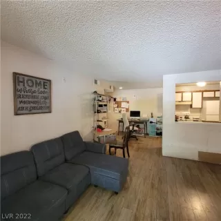 Photo #2: 2409371 Listing