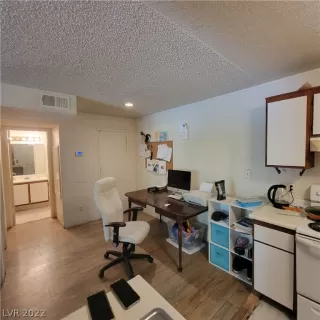 Photo #3: 2409371 Listing