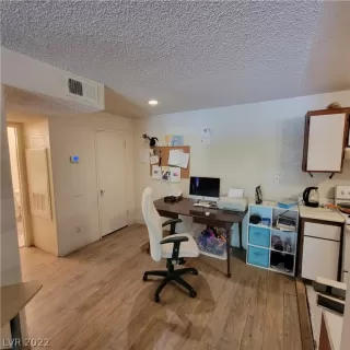 Photo #4: 2409371 Listing