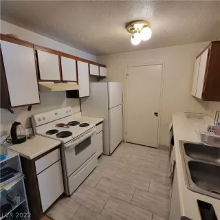 Photo #5: 2409371 Listing