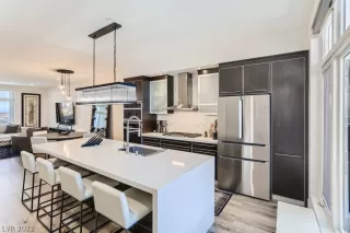 Photo #1: 2409414 Listing 