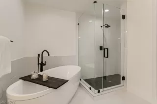 Photo #5: 2409414 Listing 