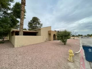 Photo #3: 2409436 Listing