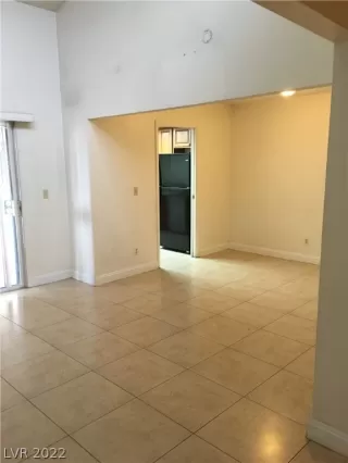 Photo #5: 2409436 Listing