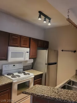 Photo #2: 2409440 Listing 