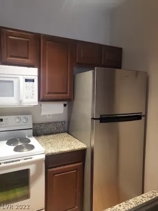 Photo #6: 2409440 Listing 