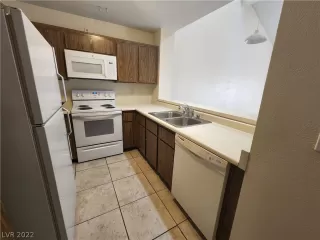 Photo #6: 2409454 Listing 