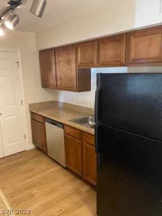 Photo #4: 2409480 Listing