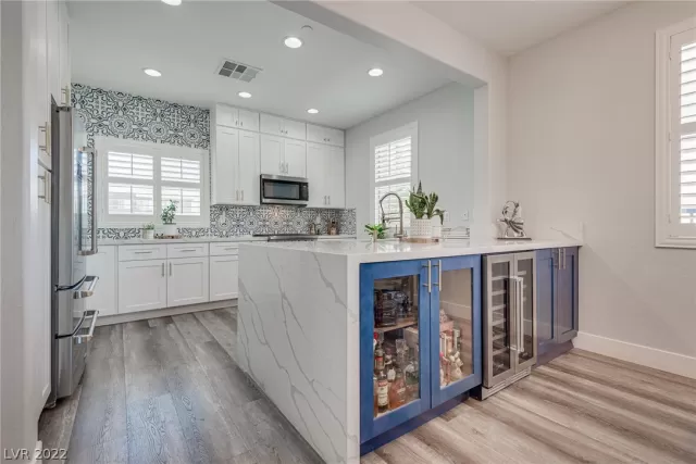 MLS: 2409527 Condo For Sale