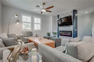 Photo #3: 2409527 Listing 