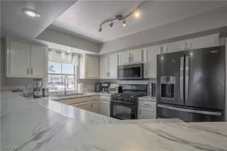 Photo #2: 2409622 Listing