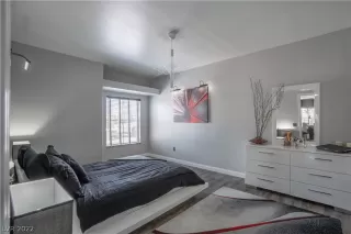 Photo #6: 2409622 Listing