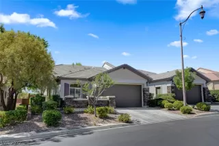 Photo #1: 2409684 Listing